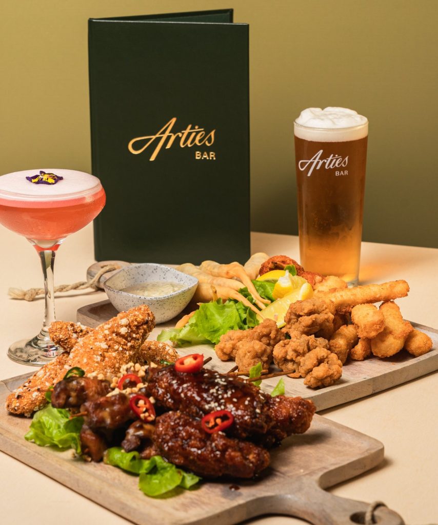 Arties Bar drinks and food